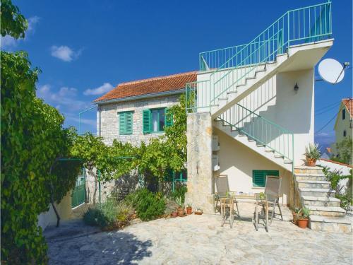 Four-bedroom Holiday Home In Sutivan