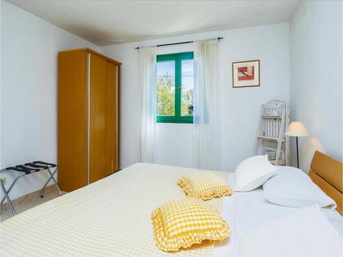 Four-bedroom Holiday Home In Sutivan