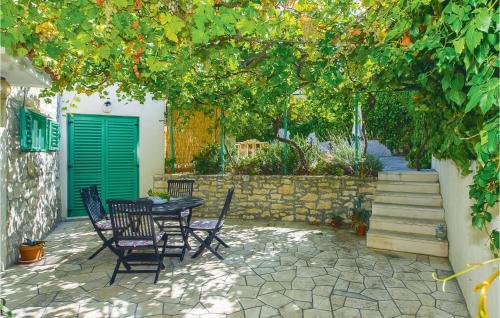 Four-bedroom Holiday Home In Sutivan