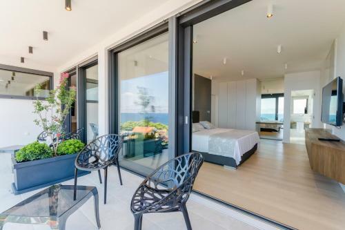 Sutivan Villa Sleeps 6 Pool Wifi