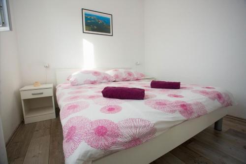Apartments With A Parking Space Sutivan (brac) - 752