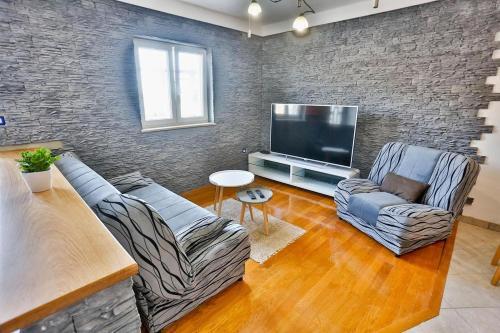 Apartments With A Parking Space Sutivan (brac) - 752