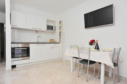 Apartments With A Parking Space Sutivan (brac) - 752