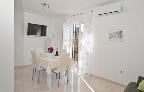Apartments With A Parking Space Sutivan (brac) - 752