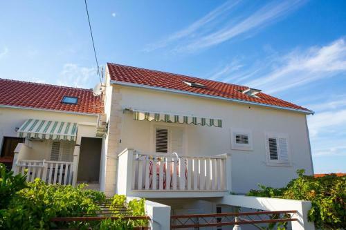 Apartments With A Parking Space Sutivan (brac) - 752