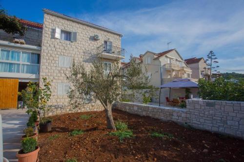 Apartments With A Parking Space Sutivan (brac) - 752
