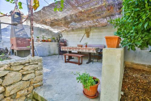 Apartments With A Parking Space Sutivan (brac) - 752