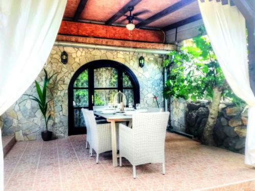 Holiday House Little Precious