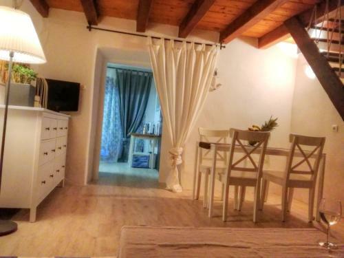 Holiday House Little Precious