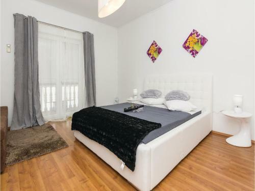 Five-bedroom Holiday Home In Sveti Petar