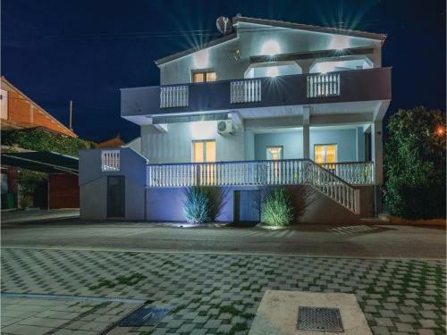 Five-bedroom Holiday Home In Sveti Petar