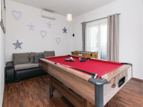Five-bedroom Holiday Home In Sveti Petar