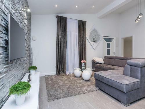 Five-bedroom Holiday Home In Sveti Petar
