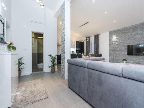 Five-bedroom Holiday Home In Sveti Petar