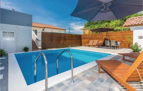 Five-bedroom Holiday Home In Sveti Petar