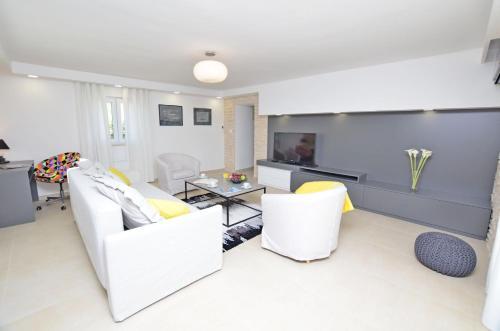 Holiday Home Villa Deal