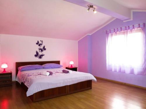 Holiday Home Nikolina (roj412)