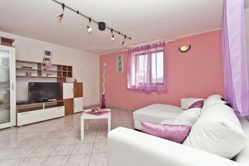 Holiday Home Nikolina (roj412)