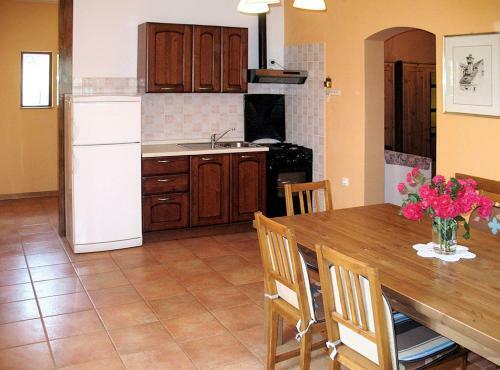 Holiday Home Pepe (roj320)
