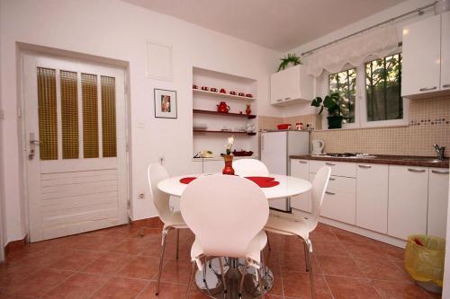 Apartments By The Sea Stanici (omis) - 4653