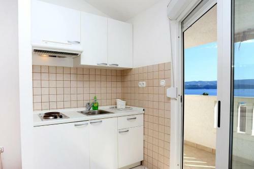 Apartments By The Sea Stanici (omis) - 10305