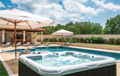 Five-bedroom Holiday Home In Tinjan