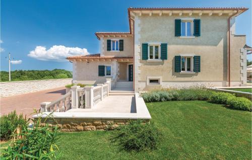 Five-bedroom Holiday Home In Tinjan