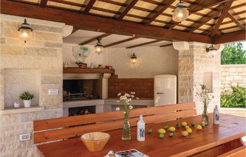 Five-bedroom Holiday Home In Tinjan