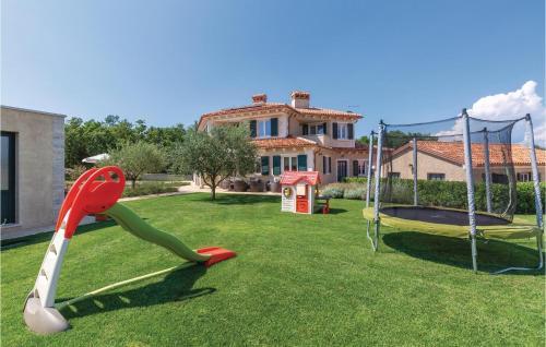 Five-bedroom Holiday Home In Tinjan