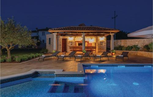 Five-bedroom Holiday Home In Tinjan
