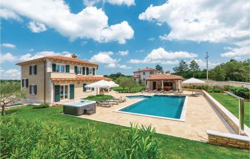 Five-bedroom Holiday Home In Tinjan