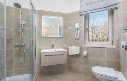 Five-bedroom Holiday Home In Tinjan