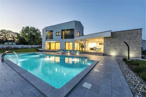 Contemporary Villa Nada With Pool And Sauna