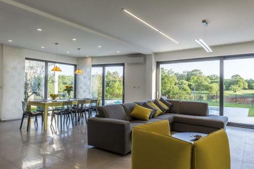 Contemporary Villa Nada With Pool And Sauna