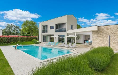 Contemporary Villa Nada With Pool And Sauna