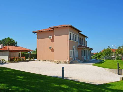 Villa � Kola Jakovi�i