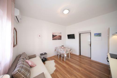 Apartments Floras