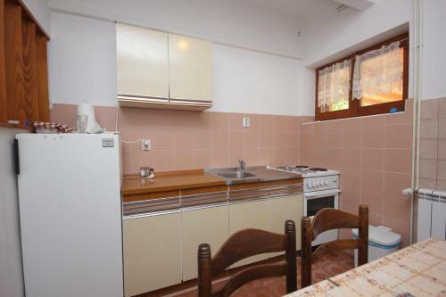 Apartments With A Parking Space Tkon (pasman) - 8302