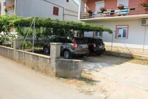 Apartments With A Parking Space Tkon (pasman) - 8302