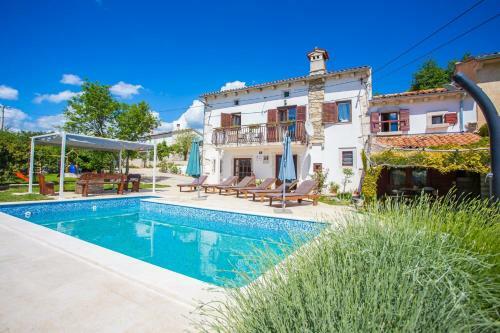 Villa Targeto With Sea View