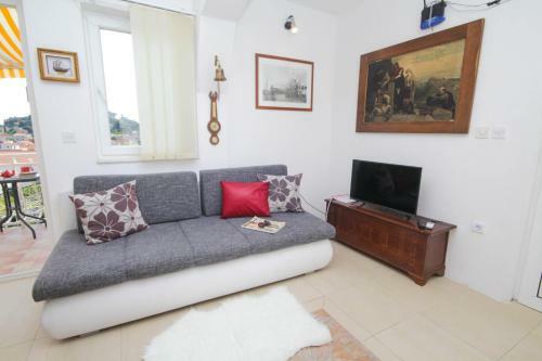 Lola's Apartments