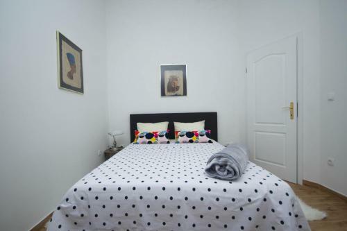 Lola's Apartments