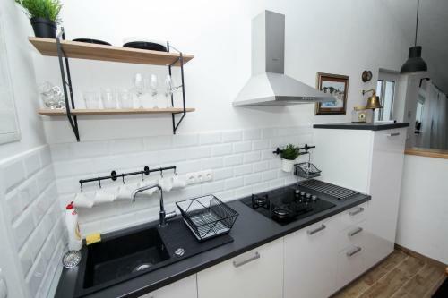 Lola's Apartments