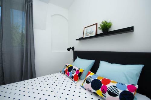 Lola's Apartments