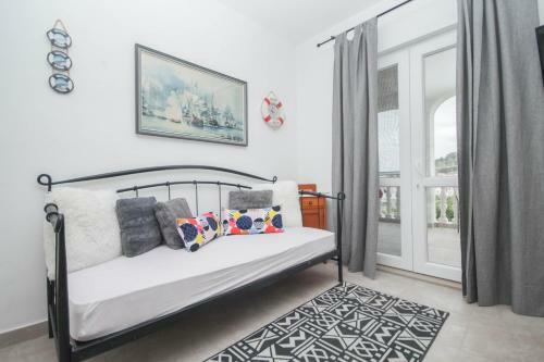 Lola's Apartments