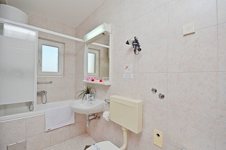 Apartments Mira