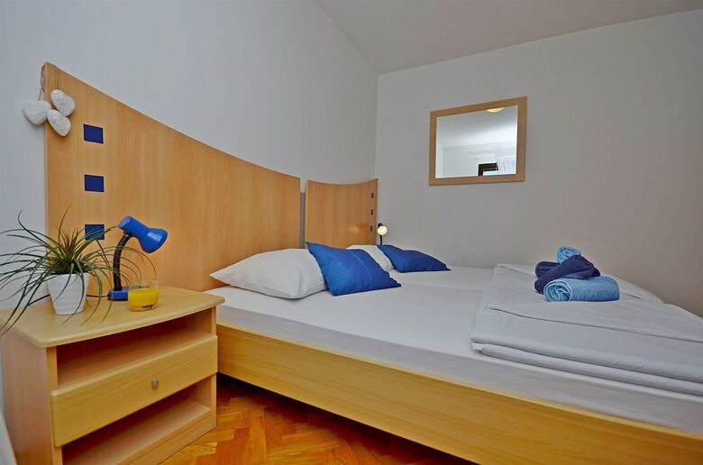 Apartments Mira