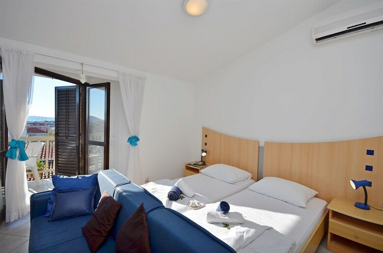 Apartments Mira