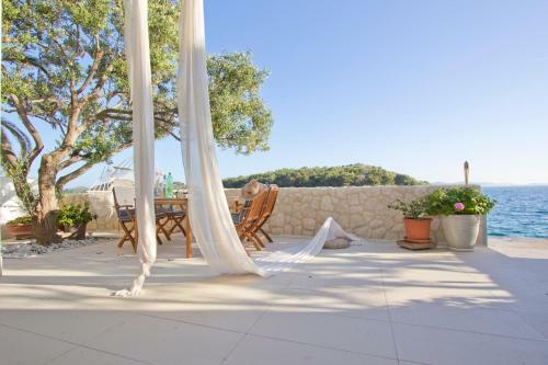 Beachfront Villa Tribunj
