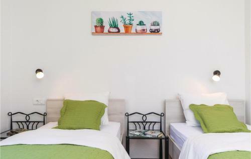 Two-bedroom Holiday Home In Trilj